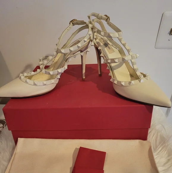 ( SOLD) Authentic Valentino Garavani Rockstud Ankle Strap Pump - Picture 5 of 13